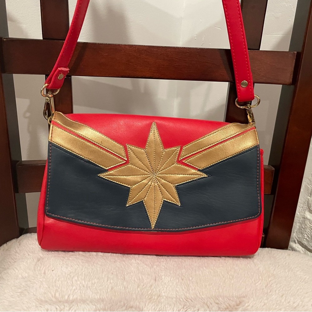Captain Marvel shoulder bag